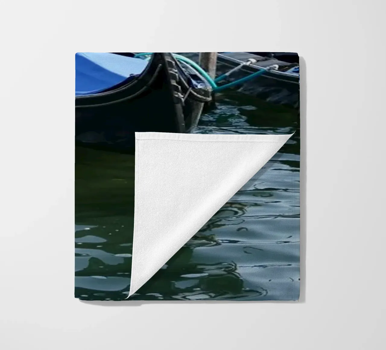 A quiet moment in Venice beach towel by Alexandra Joseph Fotomomente