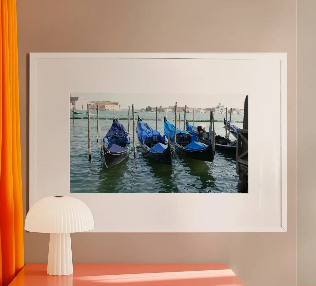 A quiet moment in Venice hahnemühle by Alexandra Joseph Fotomomente