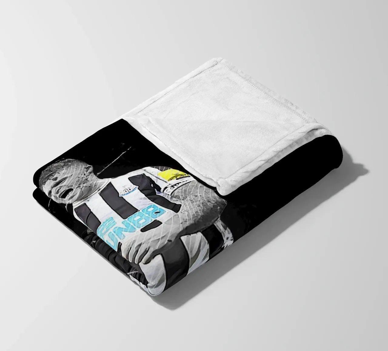 Kieran Trippier coperta in pile da tenten