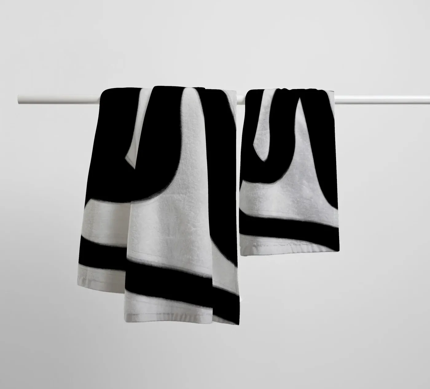 Delicate Shadows badhanddoek van Mike Leymi