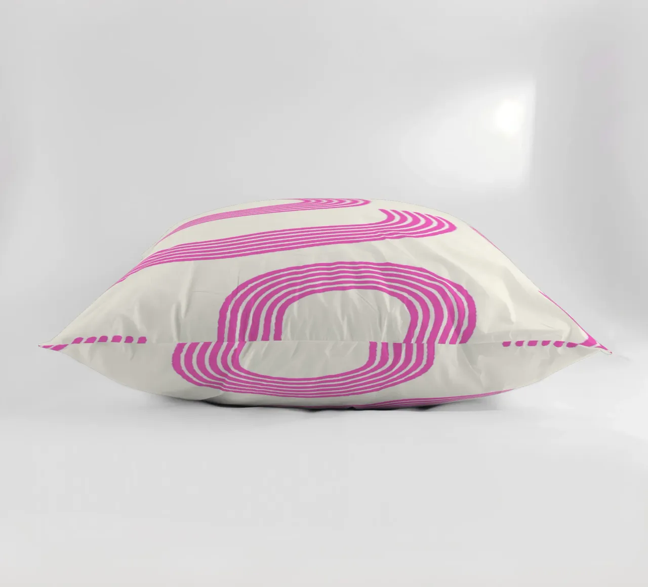 Blush Currents  |  Pink Abstract Design  |  Contemporary cuscino da PrintCessStudio