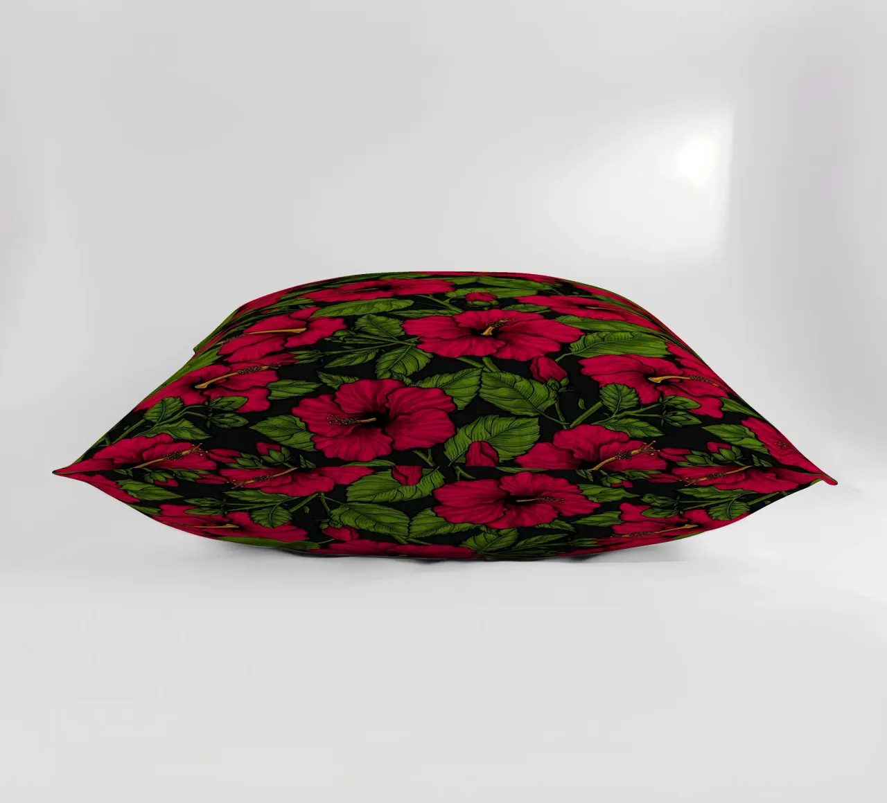 Ibisco rosso, foglie verdi su nero cuscino da Painted Nature