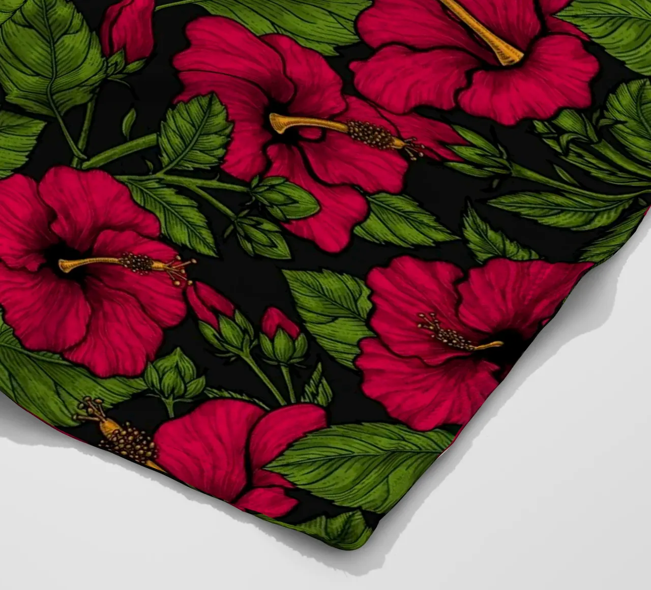 Ibisco rosso, foglie verdi su nero coperta in pile da Painted Nature