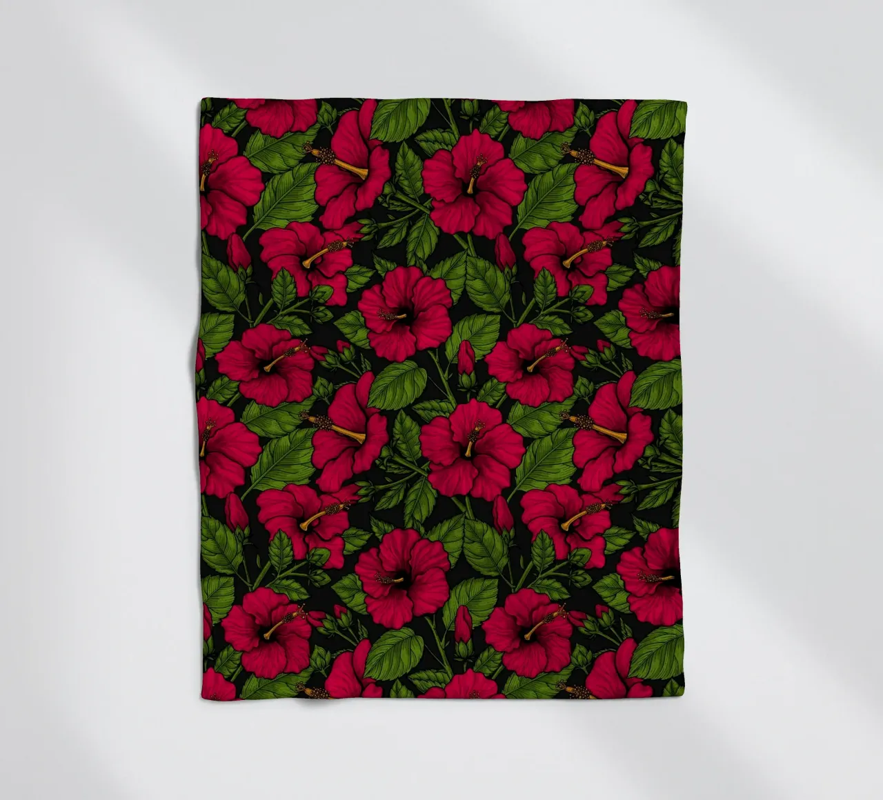 Ibisco rosso, foglie verdi su nero coperta in pile da Painted Nature