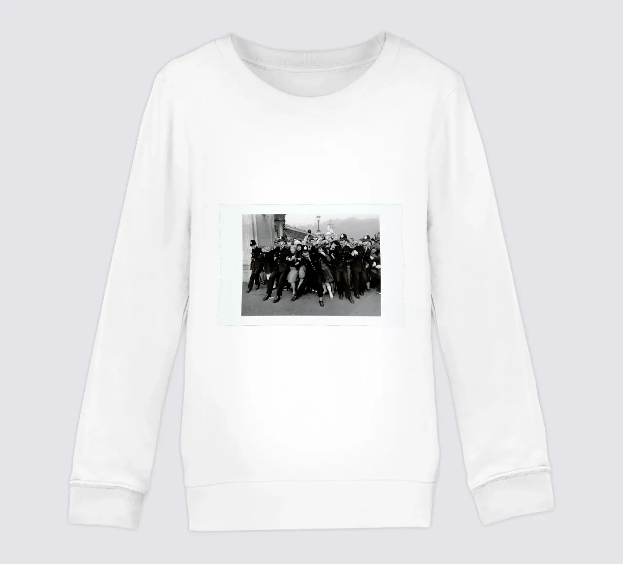 Beatles receiving their MBE's, 1965 felpa bambino da Gallery Print and Art Limited