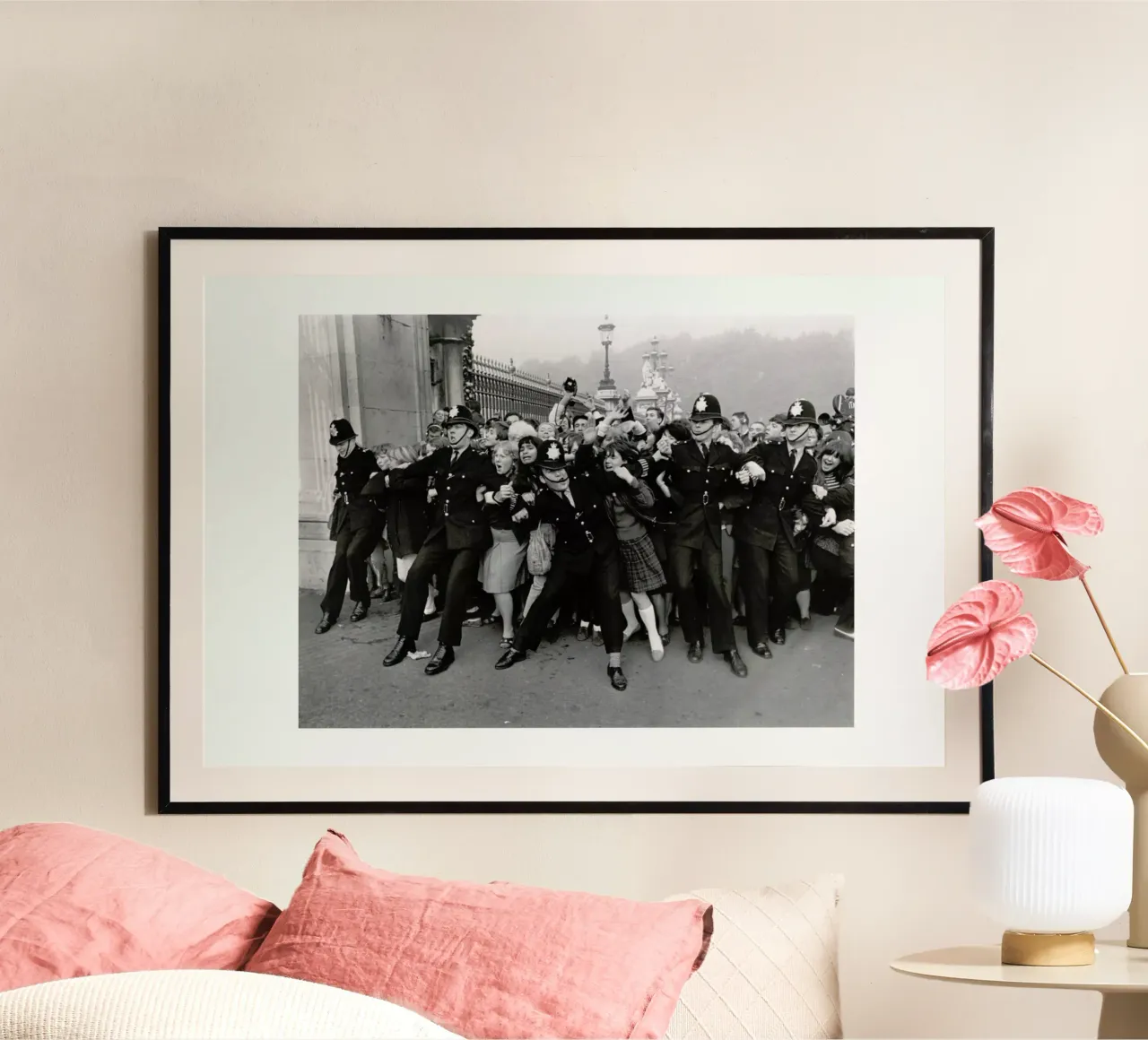 Beatles receiving their MBE's, 1965 Hahnemühle von Gallery Print and Art Limited