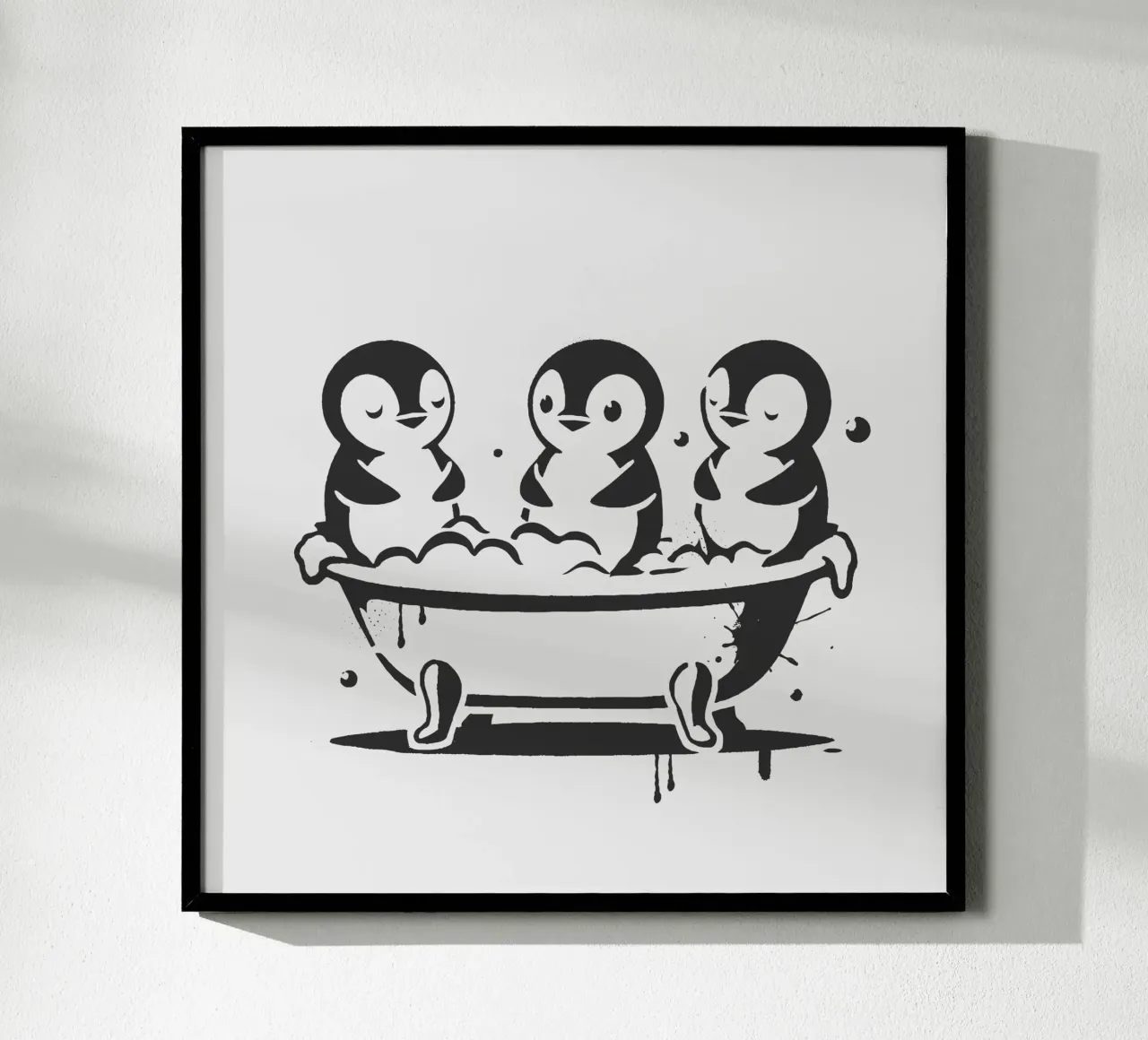 Allegri pinguini nella vasca da bagno in stile stencil poster con telaio in legno da namosh