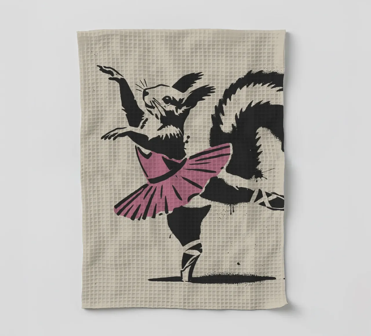 Écureuil dansant en style de ballet torchon de namosh