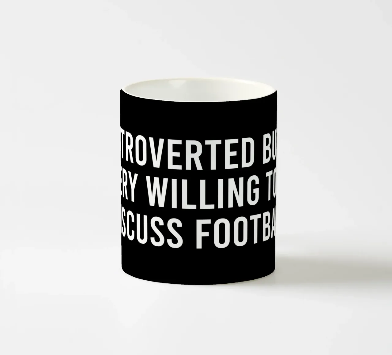 Introverted but very willing to discuss football Keramik Tasse von happieeagle