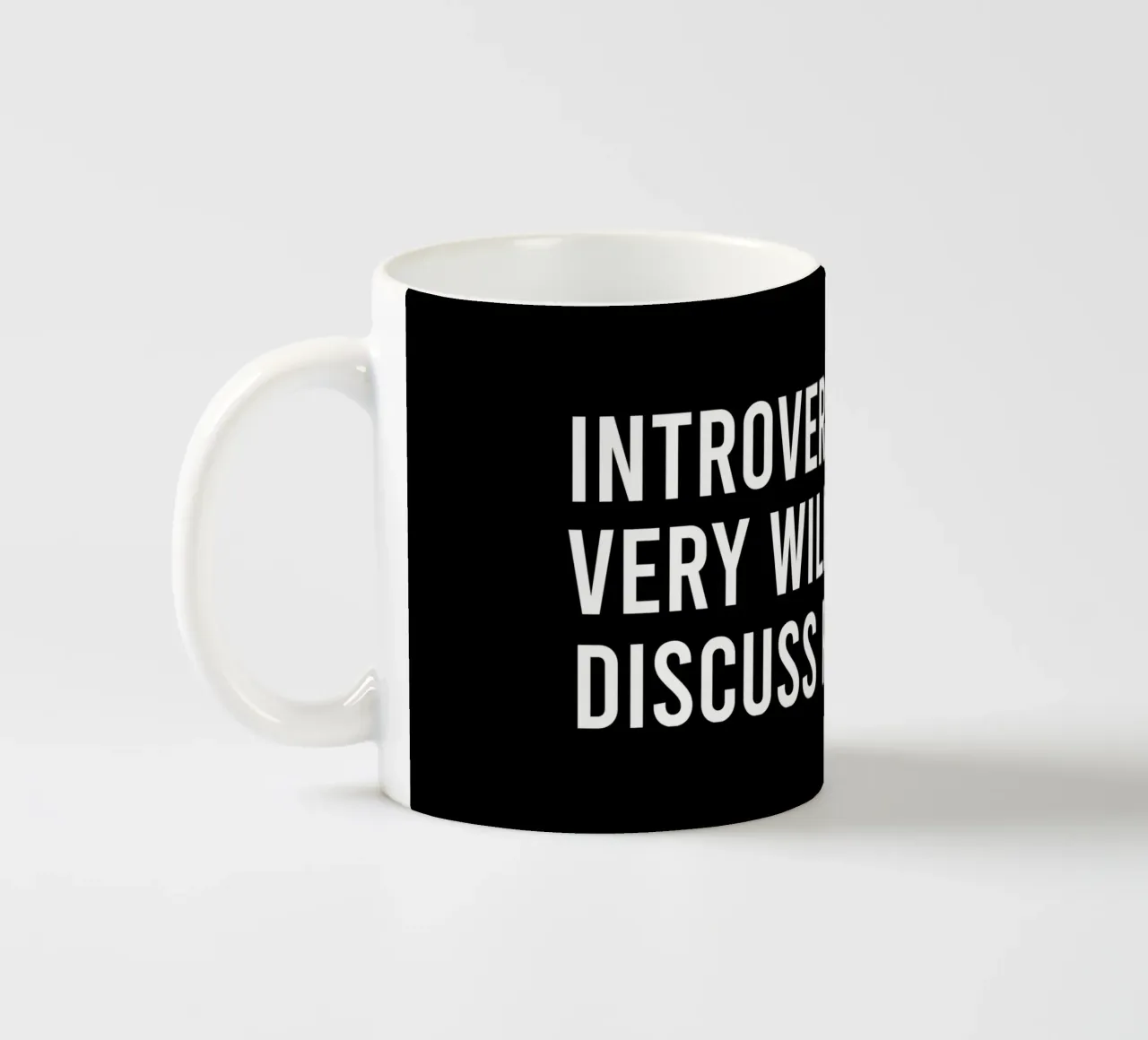 Introverted but very willing to discuss football Keramik Tasse von happieeagle