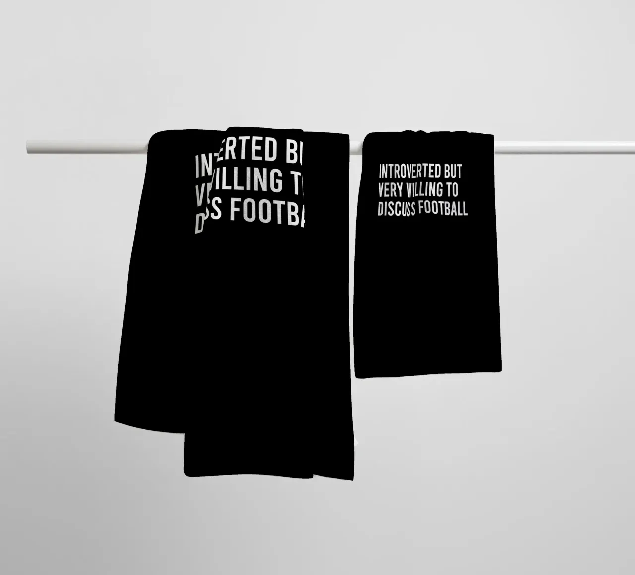 Introverted but very willing to discuss football Handtuch von happieeagle