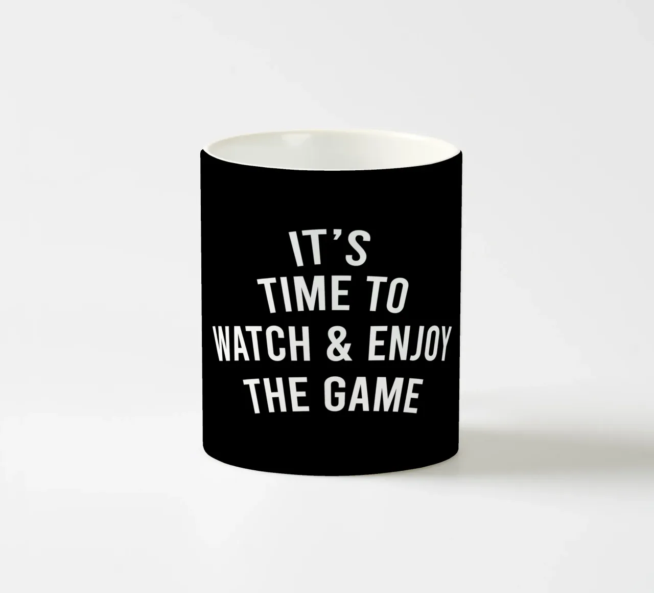 it's time to watch and enjoy the game taza de cerámica de happieeagle