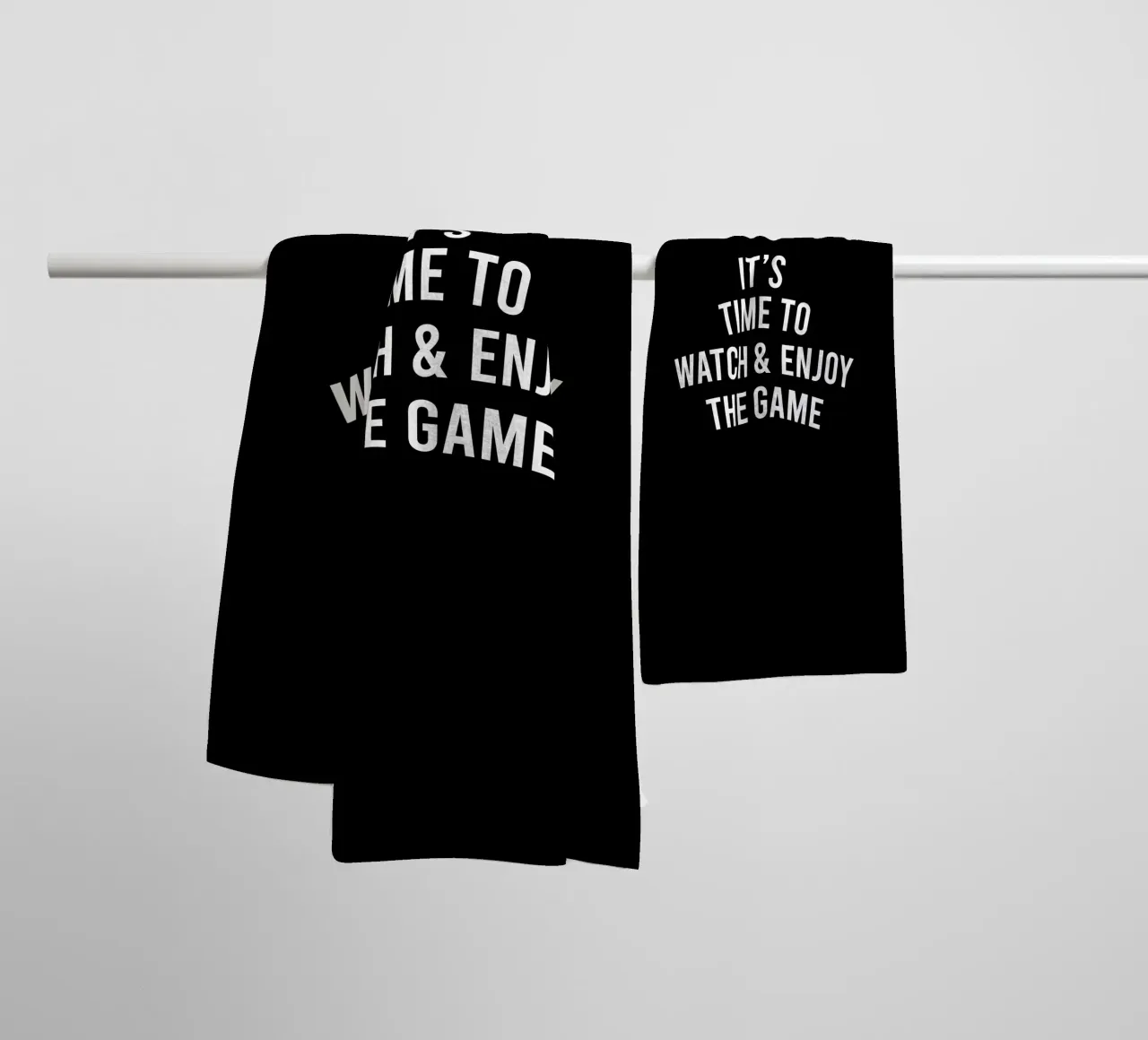 it's time to watch and enjoy the game asciugamano da bagno da happieeagle