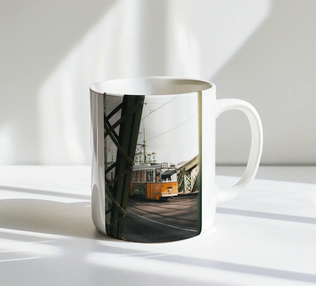 Linea 49 - Viaggio nel tempo attraverso il ponte Freiheitsbrücke tazza in ceramica da fokusfernweh