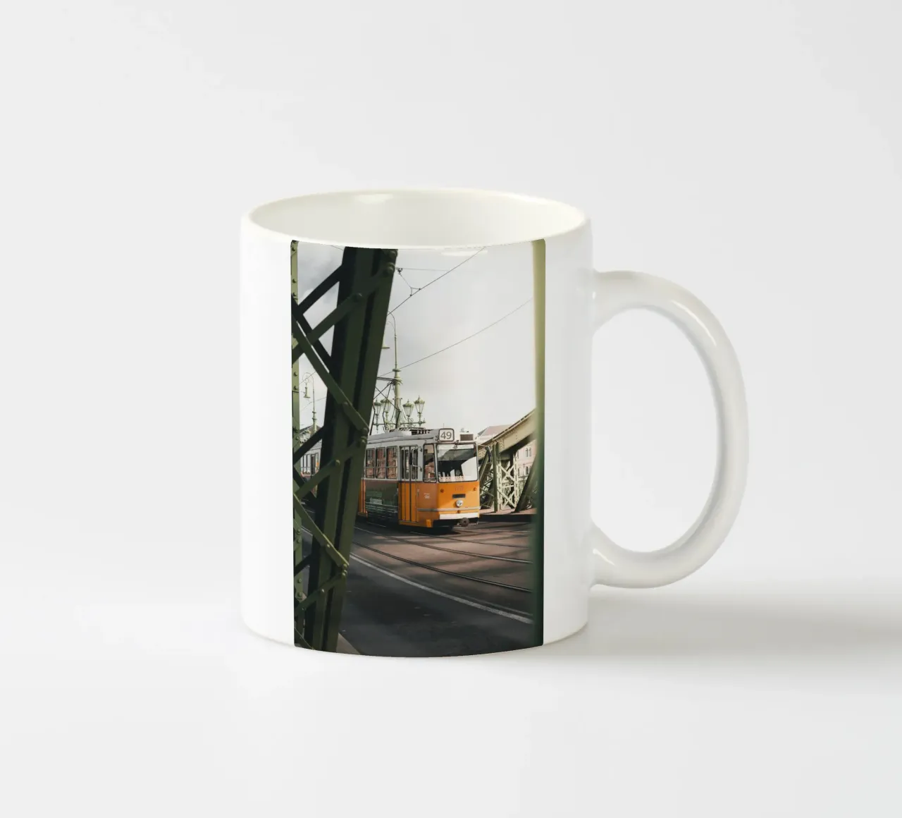 Linea 49 - Viaggio nel tempo attraverso il ponte Freiheitsbrücke tazza in ceramica da fokusfernweh