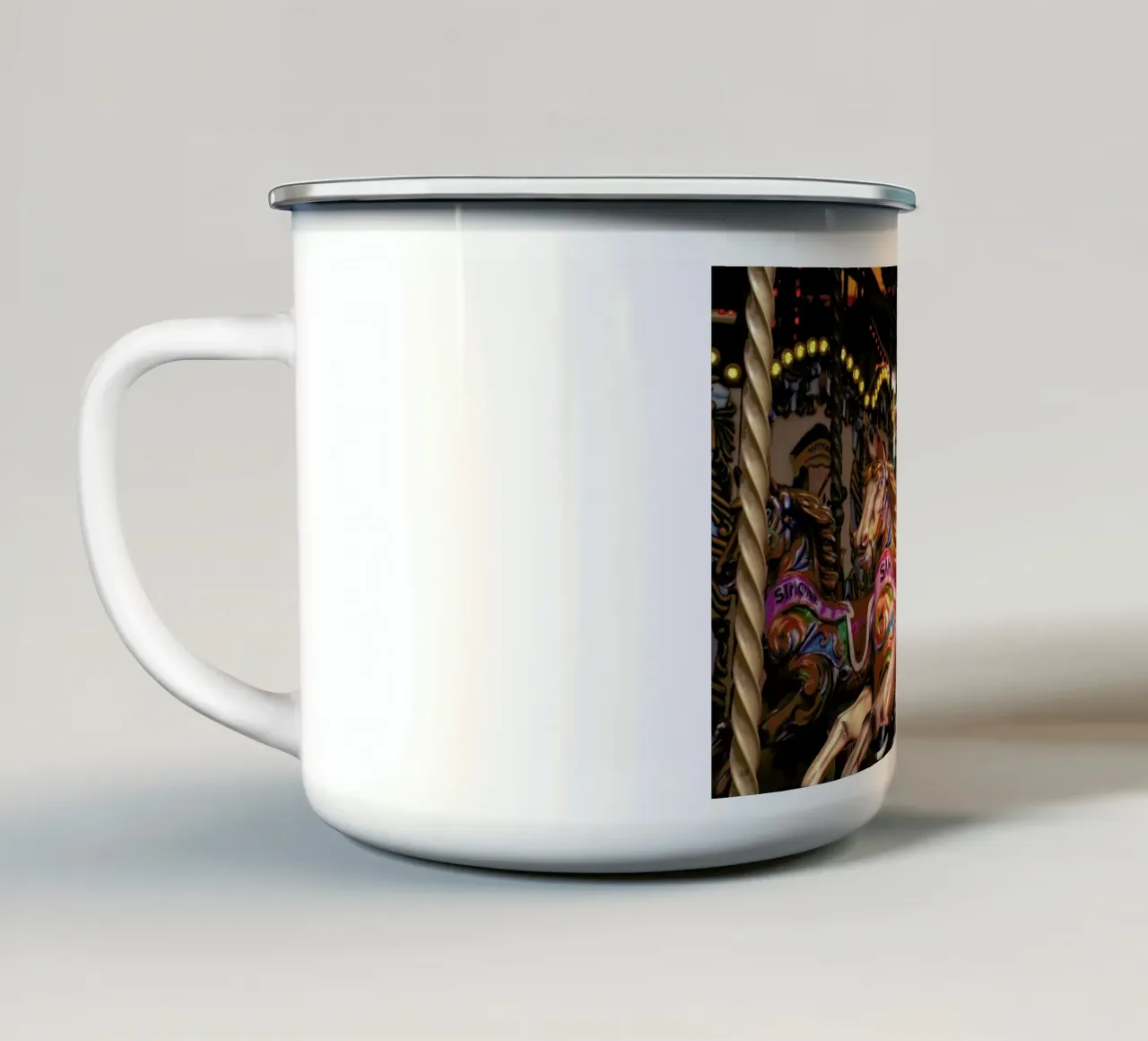 London Horse tazza in smalto da Flo Klein