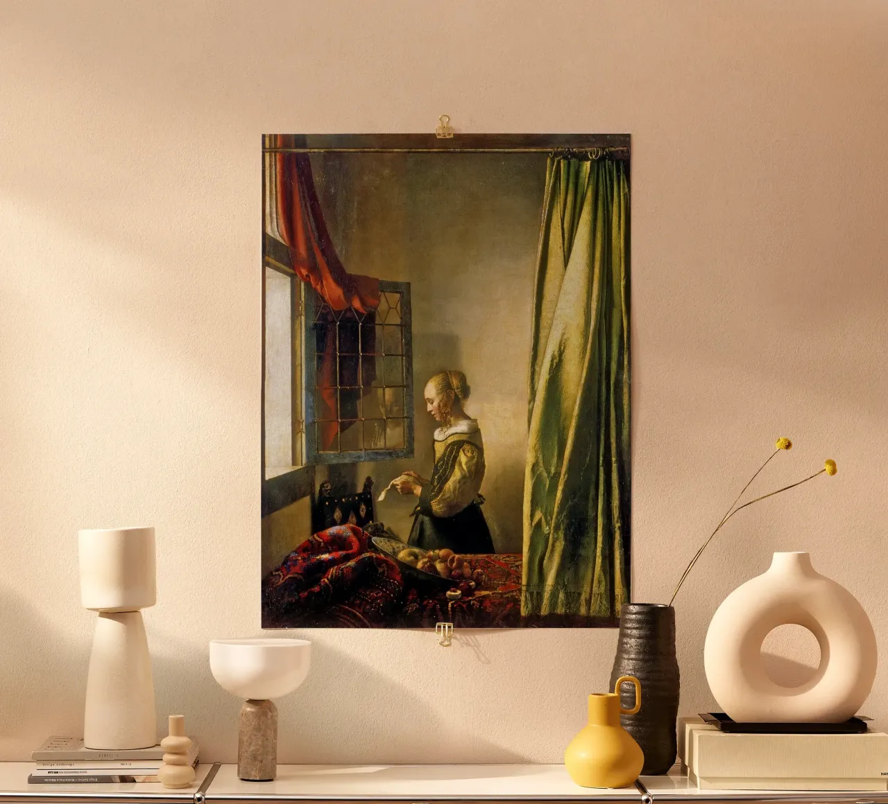 Vermeer - Jeune fille à la fenêtre lisant une lettre poster avec cadre en plastique de ARTOTHEK