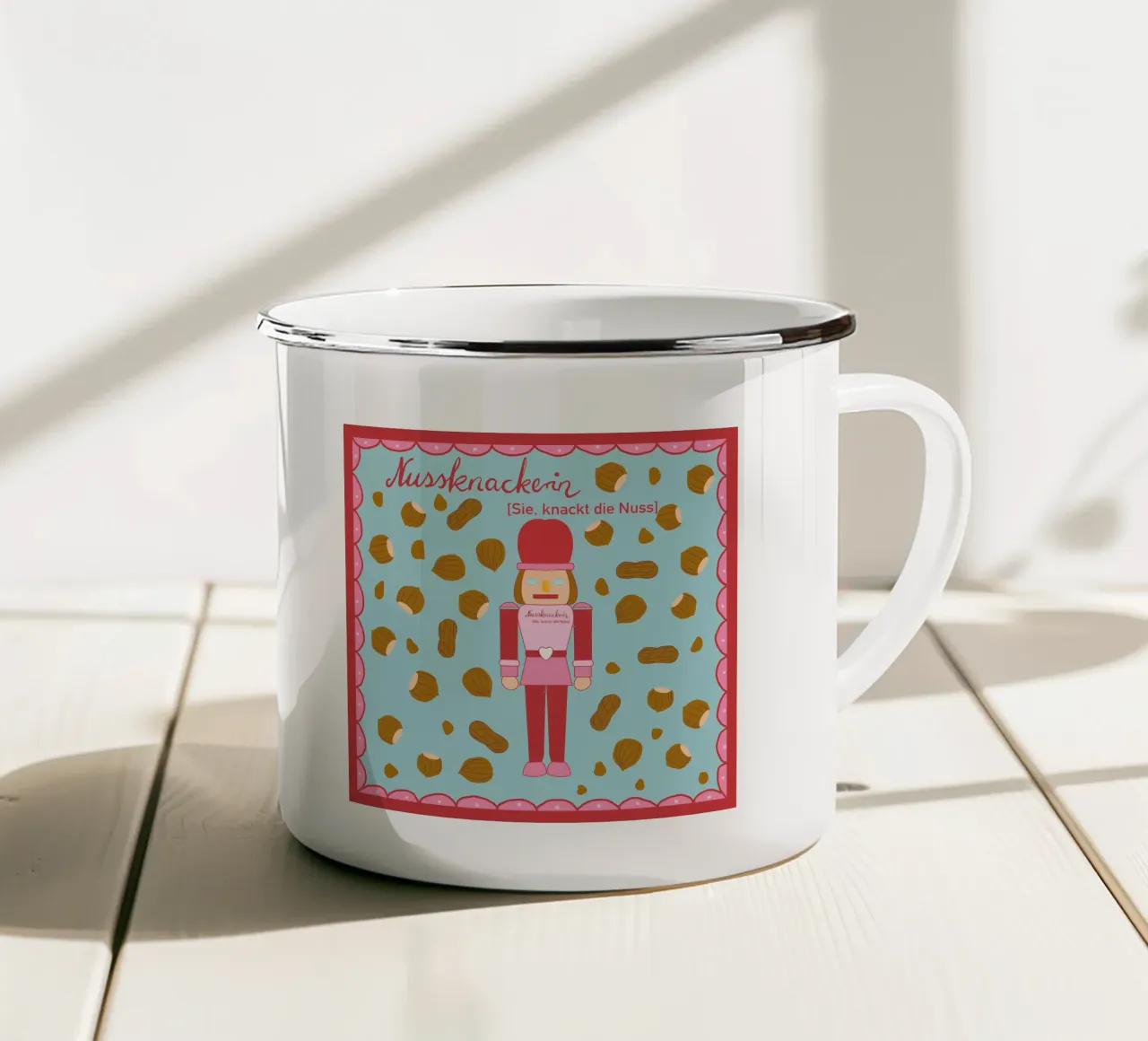 Nussknackerin - Sie, knackt die Nuss tazza in smalto da Miris bunte Modewelt