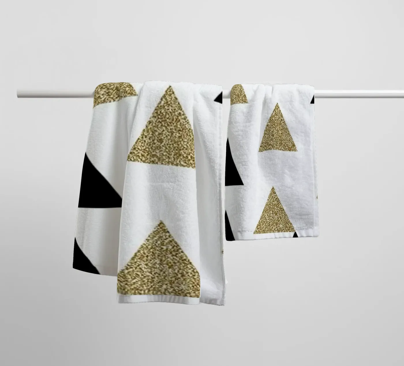 Triangle Town asciugamano da bagno da Charlotte Winter