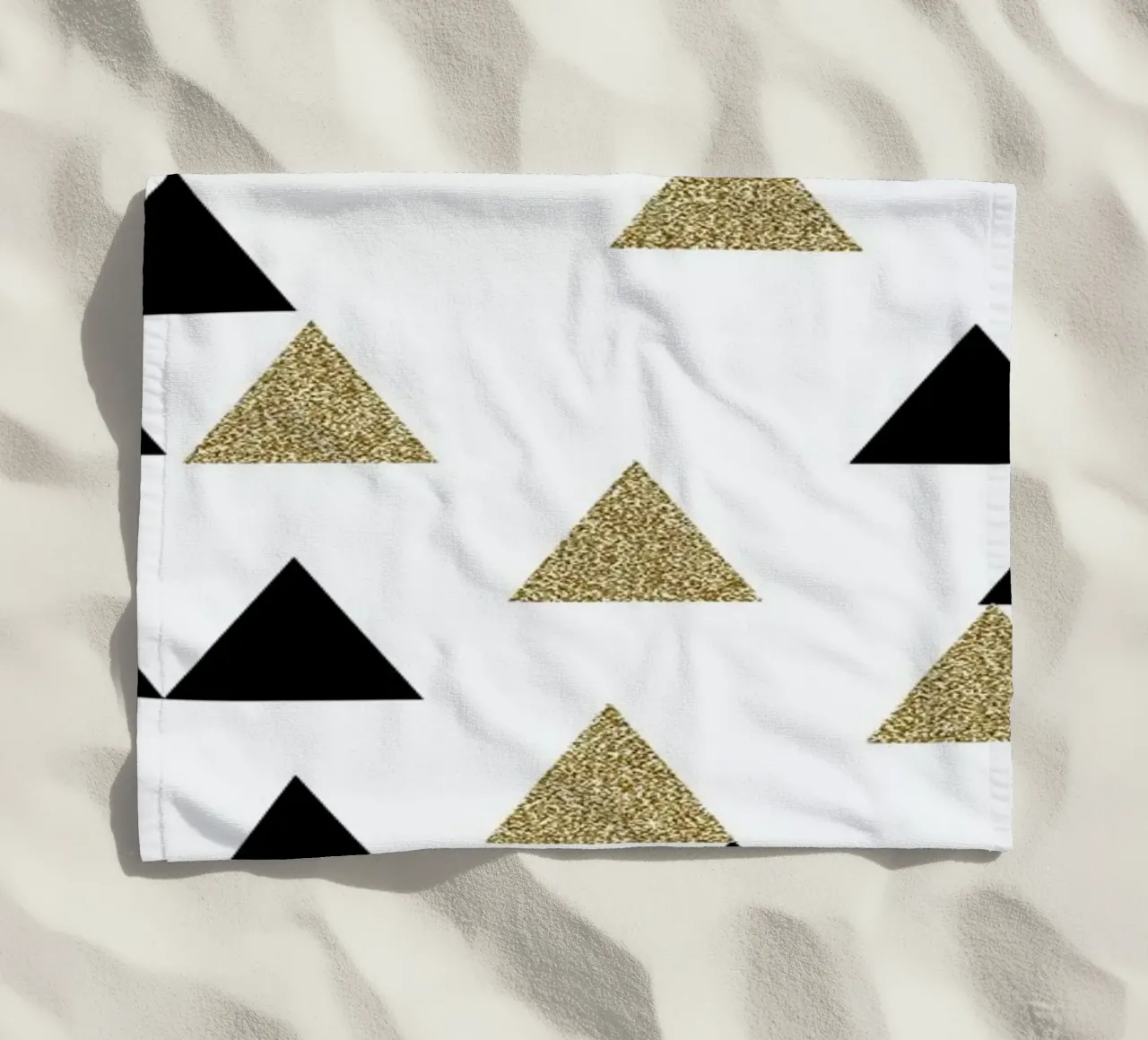 Triangle Town telo mare da Charlotte Winter