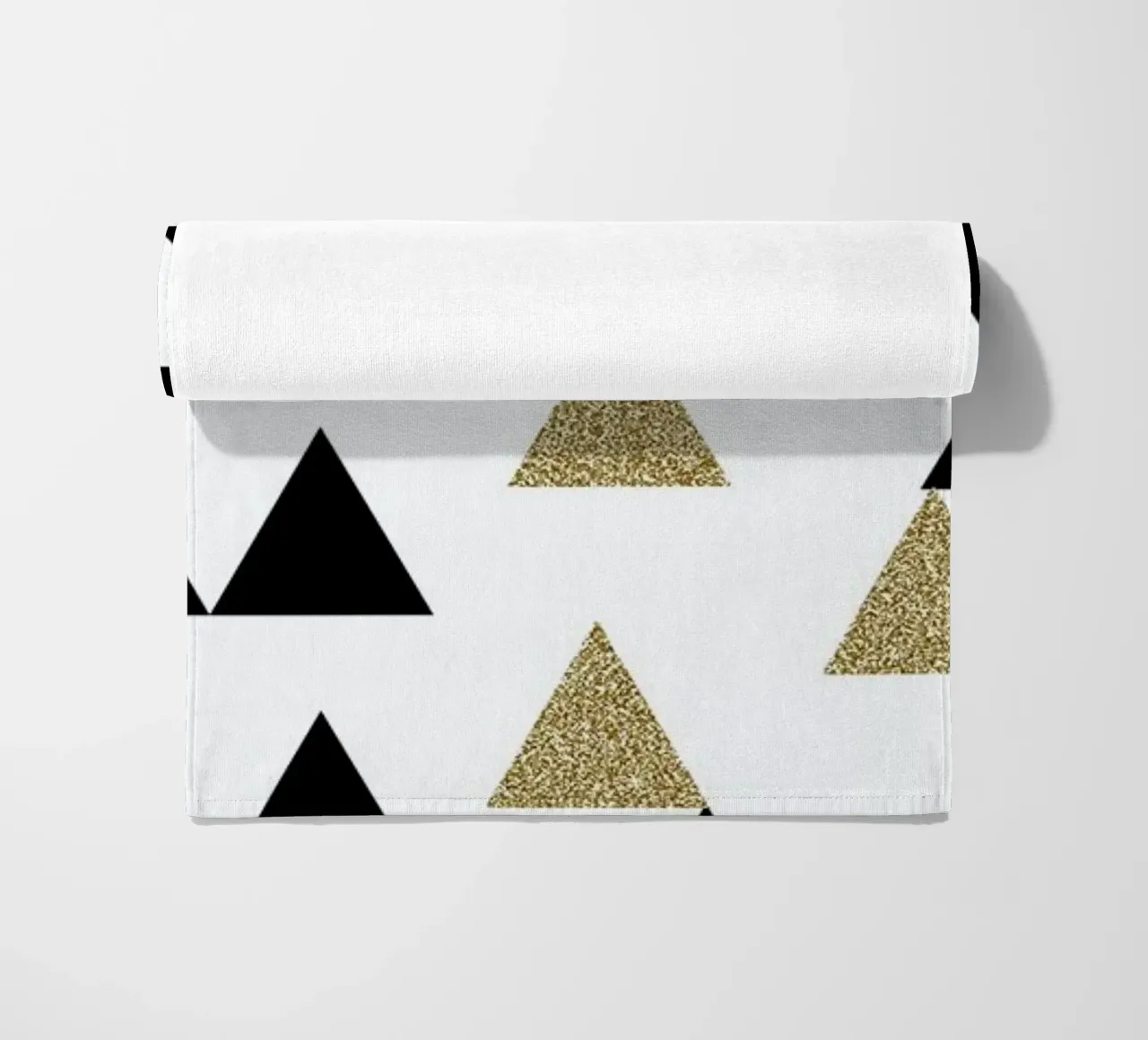 Triangle Town telo mare da Charlotte Winter