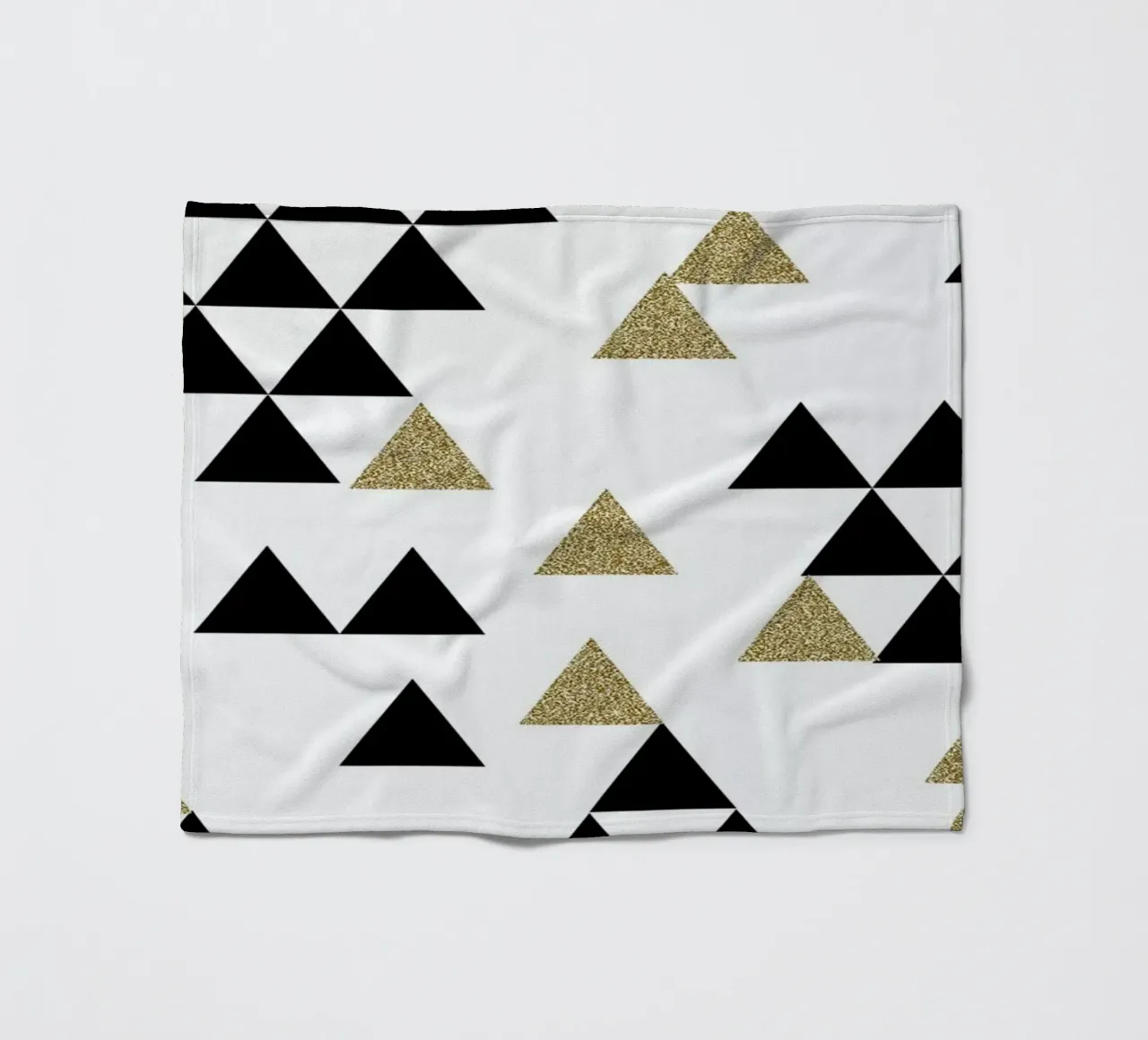 Triangle Town Fleecedecke von Charlotte Winter