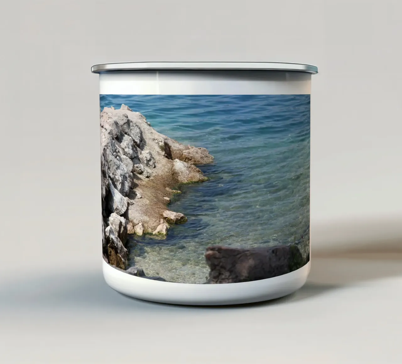 In riva al lago tazza in smalto da Alexandra Joseph Fotomomente
