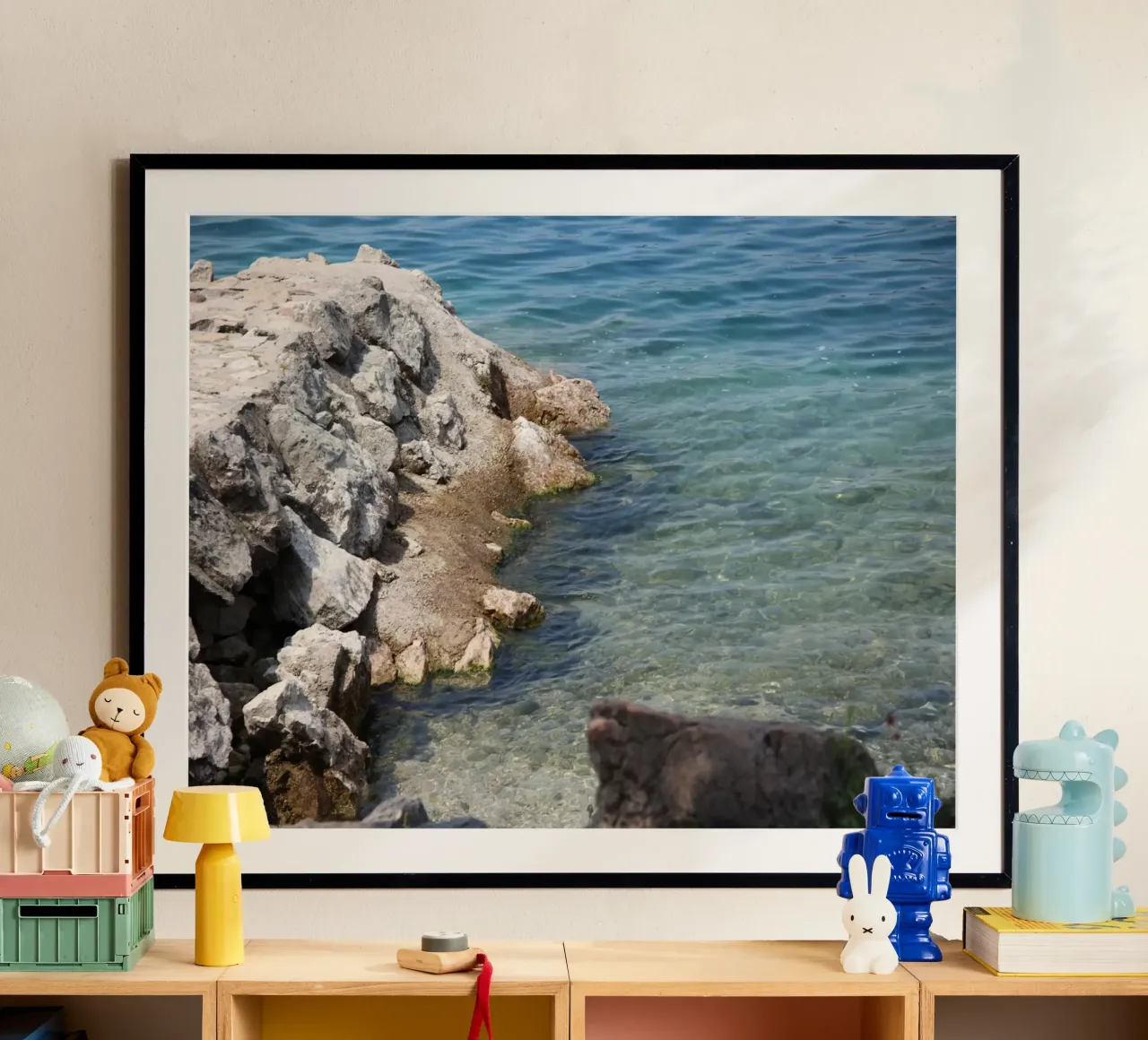 In riva al lago poster con telaio in plastica da Alexandra Joseph Fotomomente