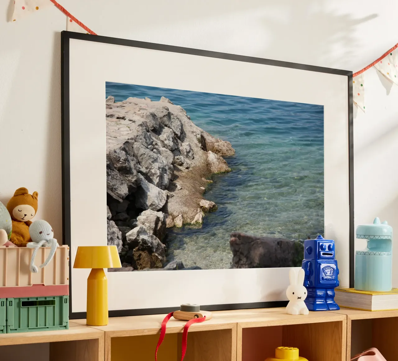 In riva al lago poster con telaio in plastica da Alexandra Joseph Fotomomente
