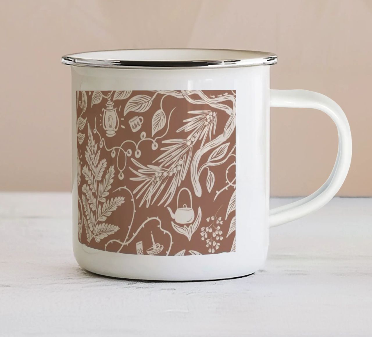 Cabincore Scene - Mocha Mousse Pantone Color tazza in smalto da anisillustration