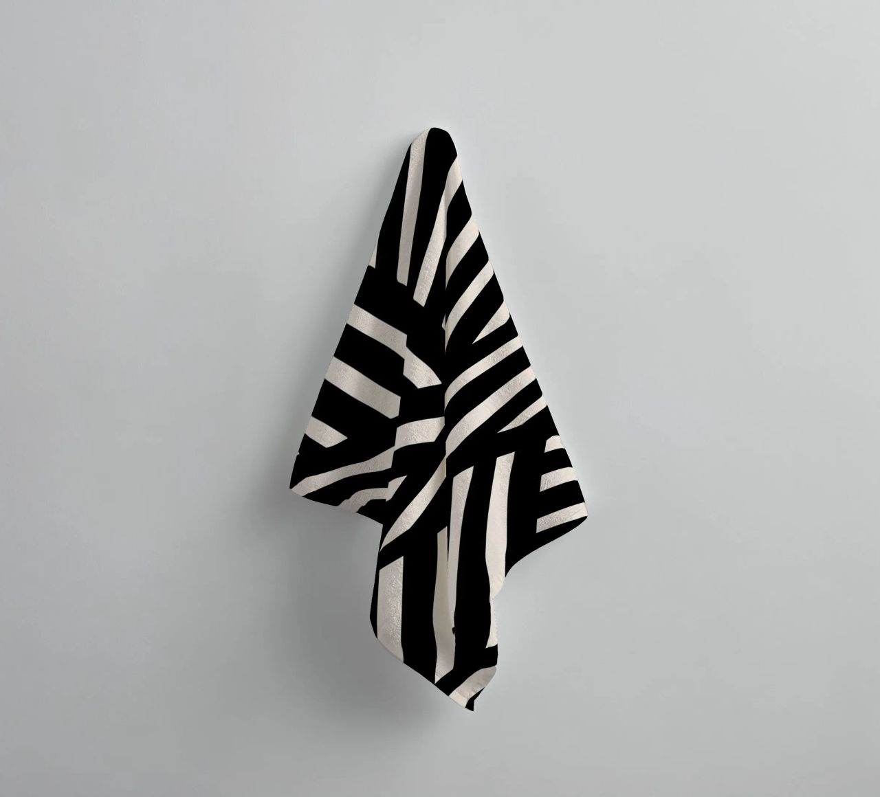 Design de ligne d'inspiration zébrée - Moderne & Abstrait serviette de bain de Whole©