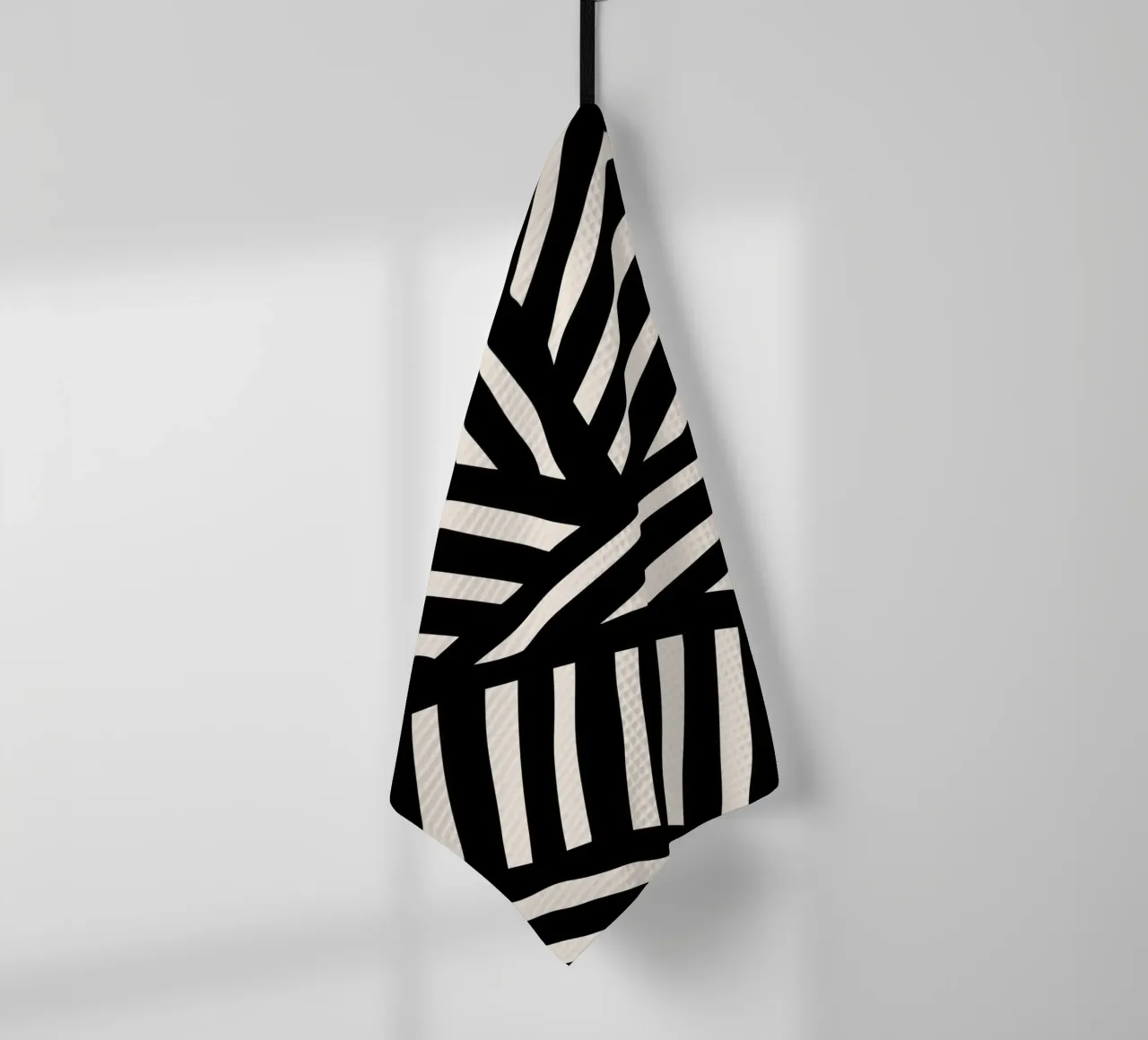 Op zebra's geïnspireerd lijnontwerp - modern & abstract theedoek van Whole©