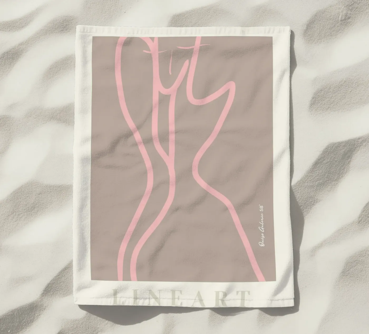 Echoing Dreams Strandtuch von Mike Leymi