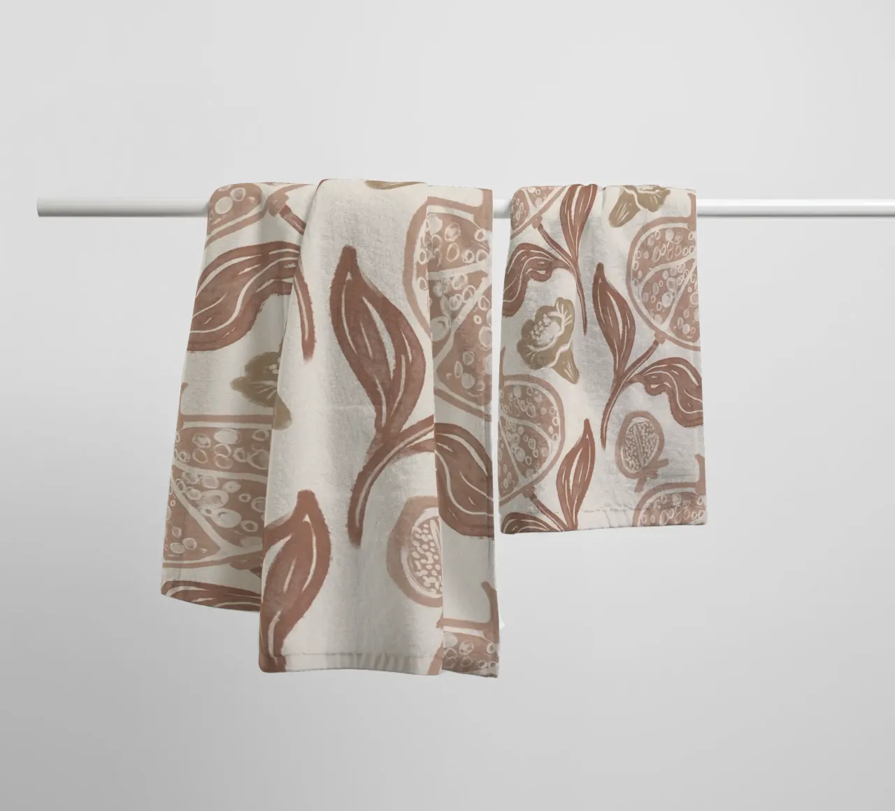 Pomegranates Pattern - Mocha Mousse asciugamano da bagno da anisillustration