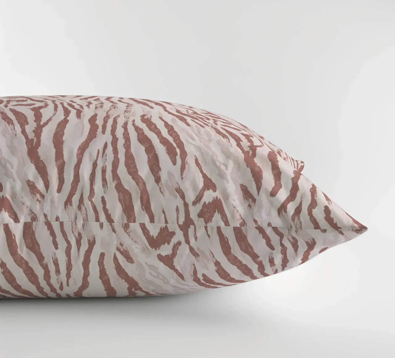 Zebra tijger dierenprint in mokka mousse bruin Boho Chic Y2K kussen van Gentle Echoes Art