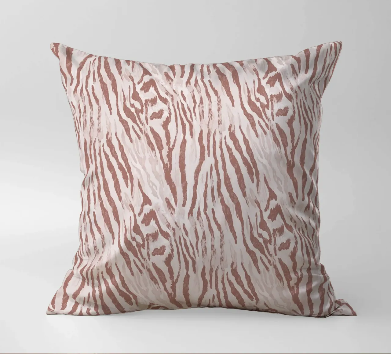 Zebra tijger dierenprint in mokka mousse bruin Boho Chic Y2K kussen van Gentle Echoes Art