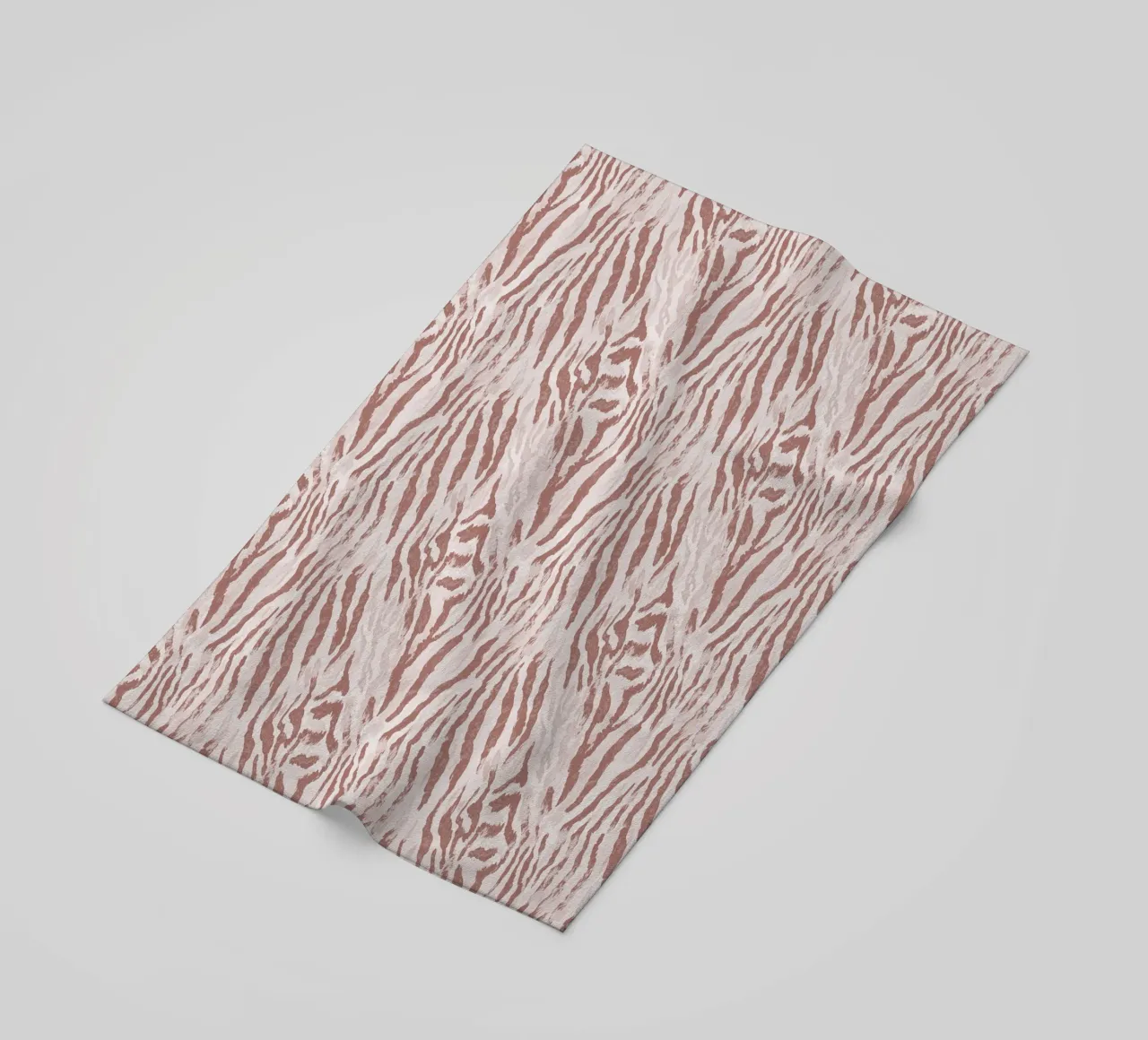 Zebra tijger dierenprint in mokka mousse bruin Boho Chic Y2K strandhanddoek van Gentle Echoes Art