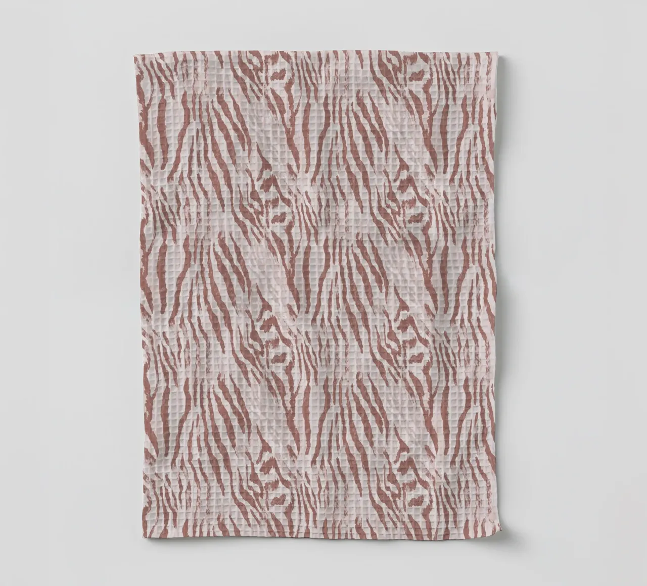 Zebra tijger dierenprint in mokka mousse bruin Boho Chic Y2K theedoek van Gentle Echoes Art