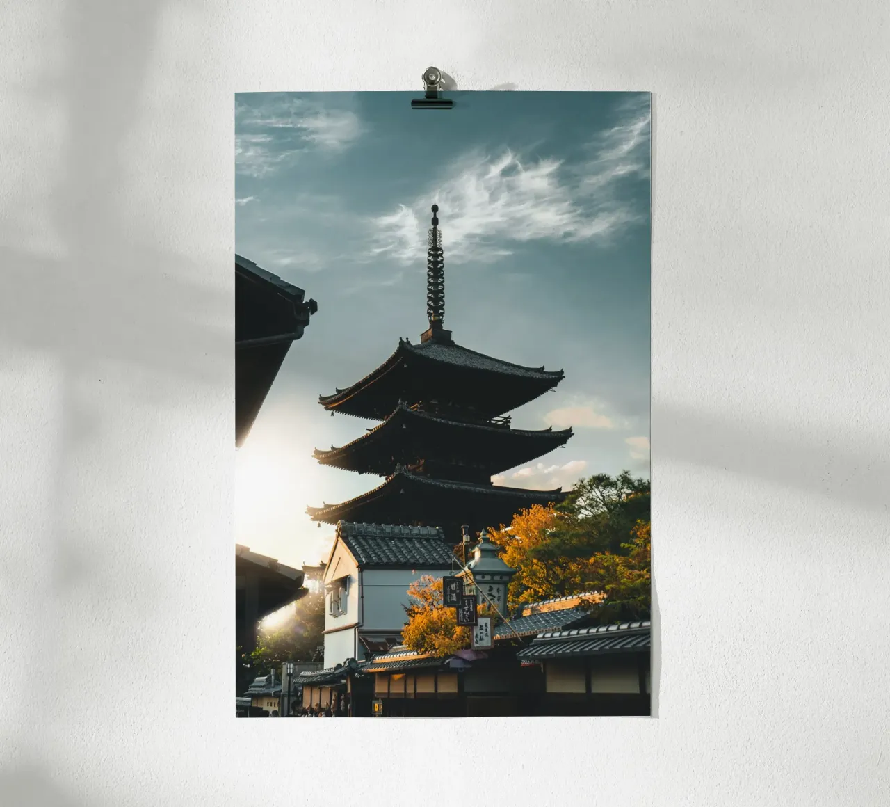 Gion - La finestra sul passato di Kyoto poster con telaio in plastica da fokusfernweh