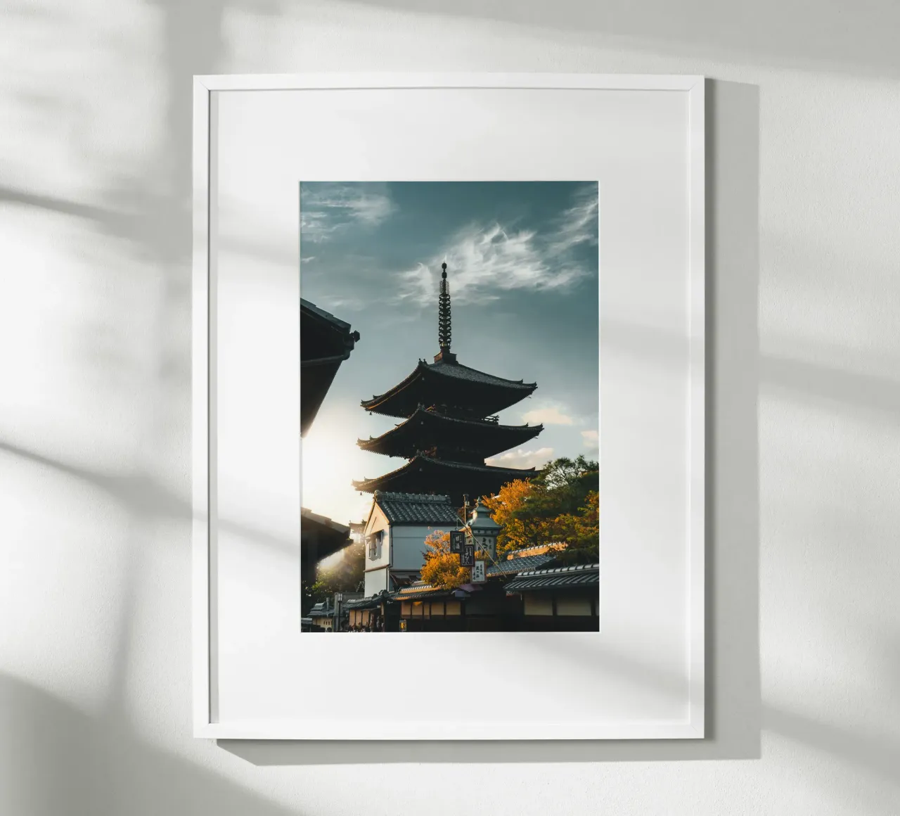 Gion - La finestra sul passato di Kyoto poster con telaio in plastica da fokusfernweh