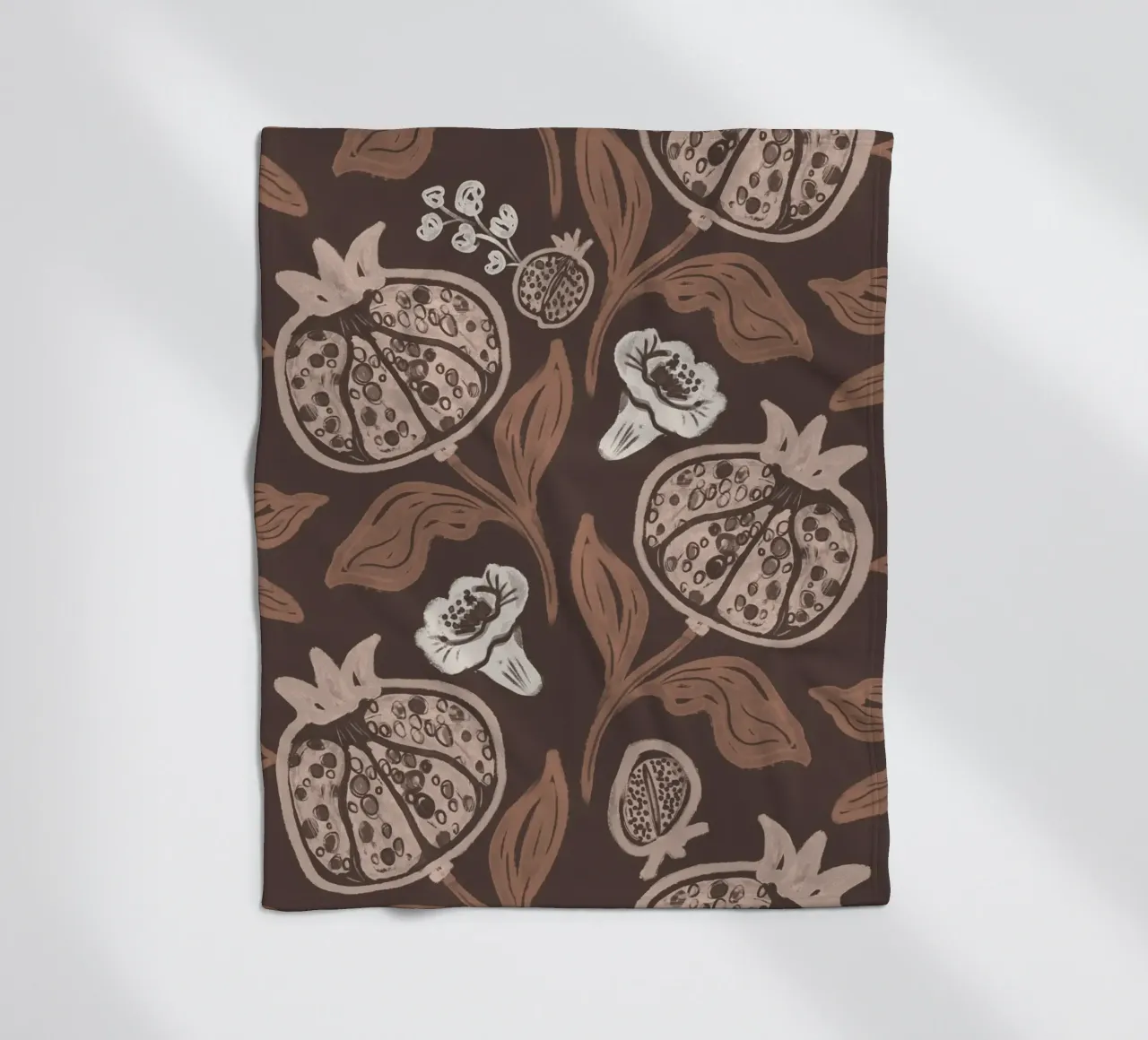 Pomegranates Pattern - Dark Mocha Mousse coperta in pile da anisillustration