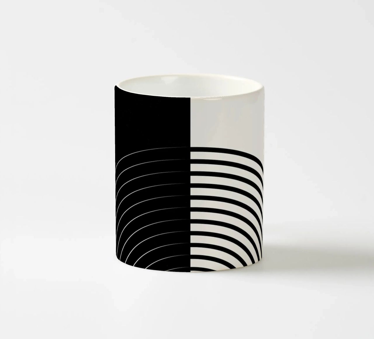 Art linéaire minimaliste - noir & blanc mug en céramique de Whole©