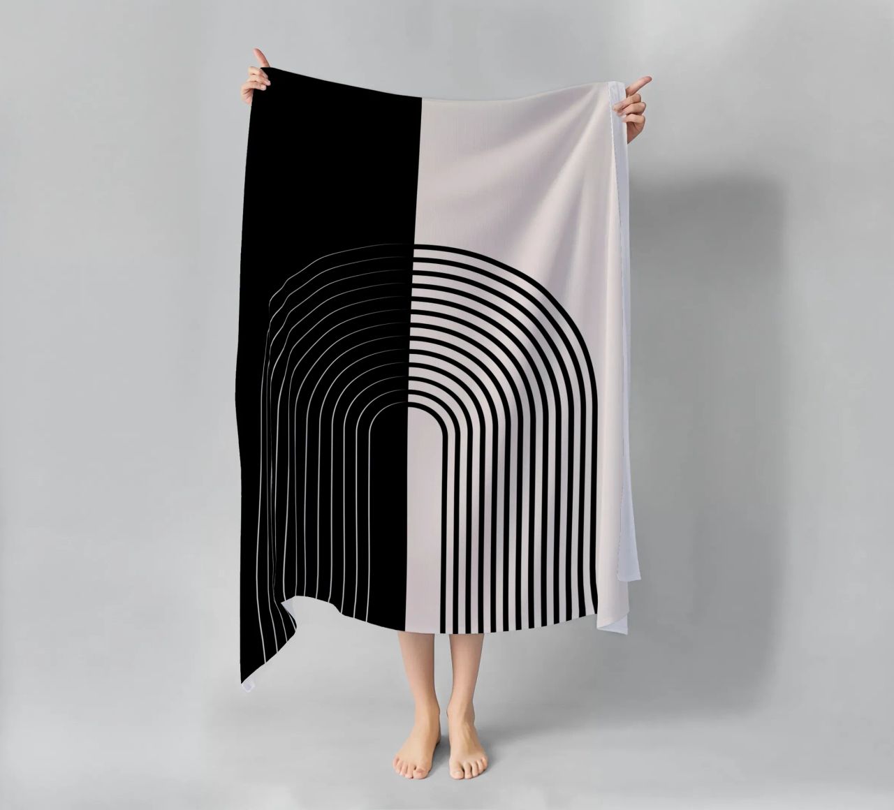 Art linéaire minimaliste - noir & blanc serviette de plage de Whole©