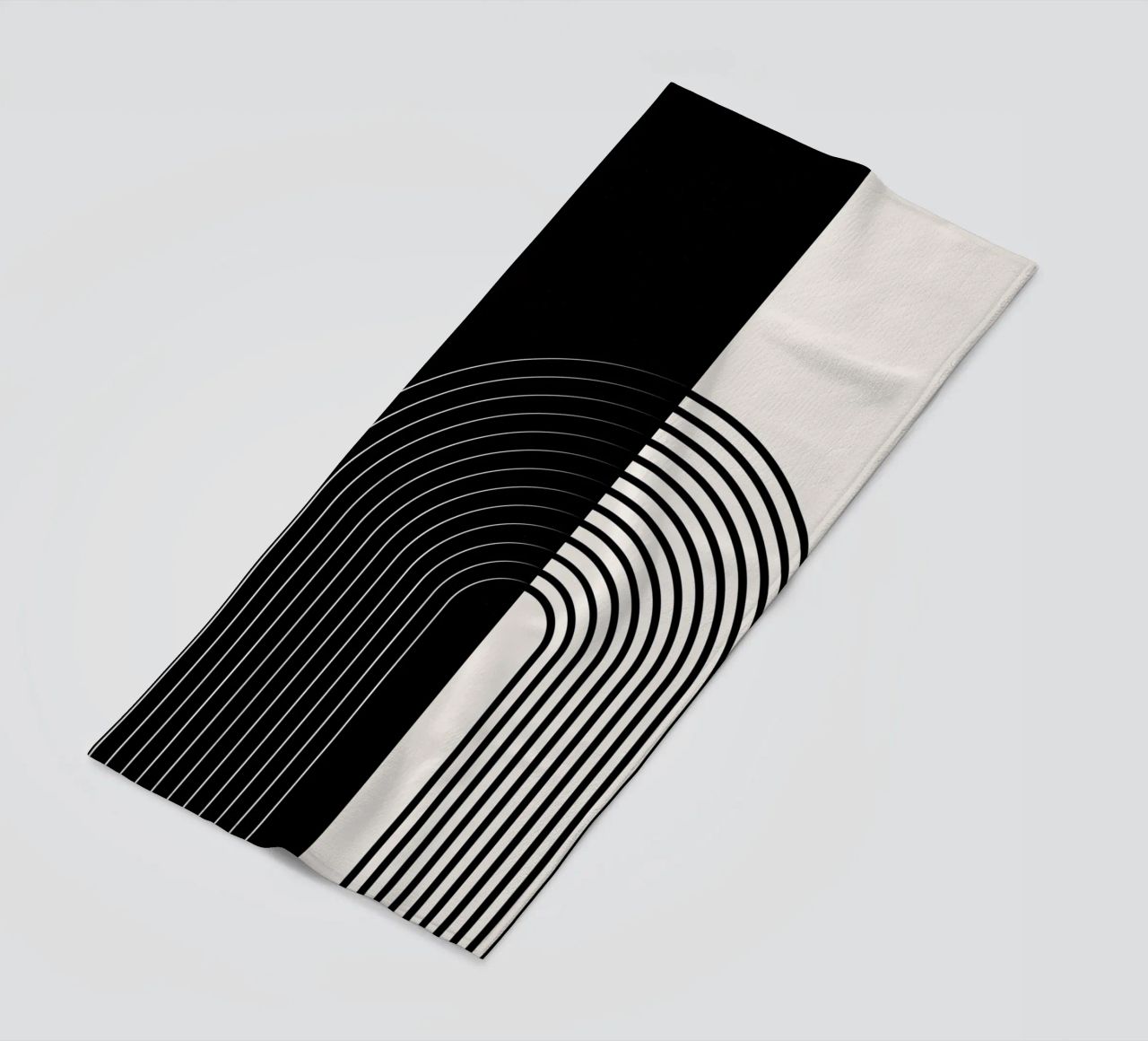 Art linéaire minimaliste - noir & blanc serviette de plage de Whole©