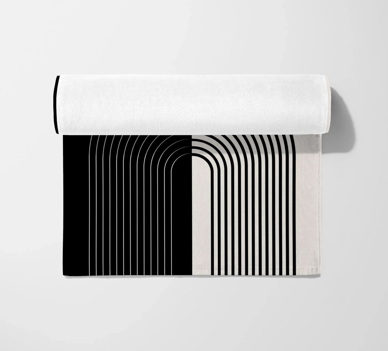Art linéaire minimaliste - noir & blanc serviette de plage de Whole©