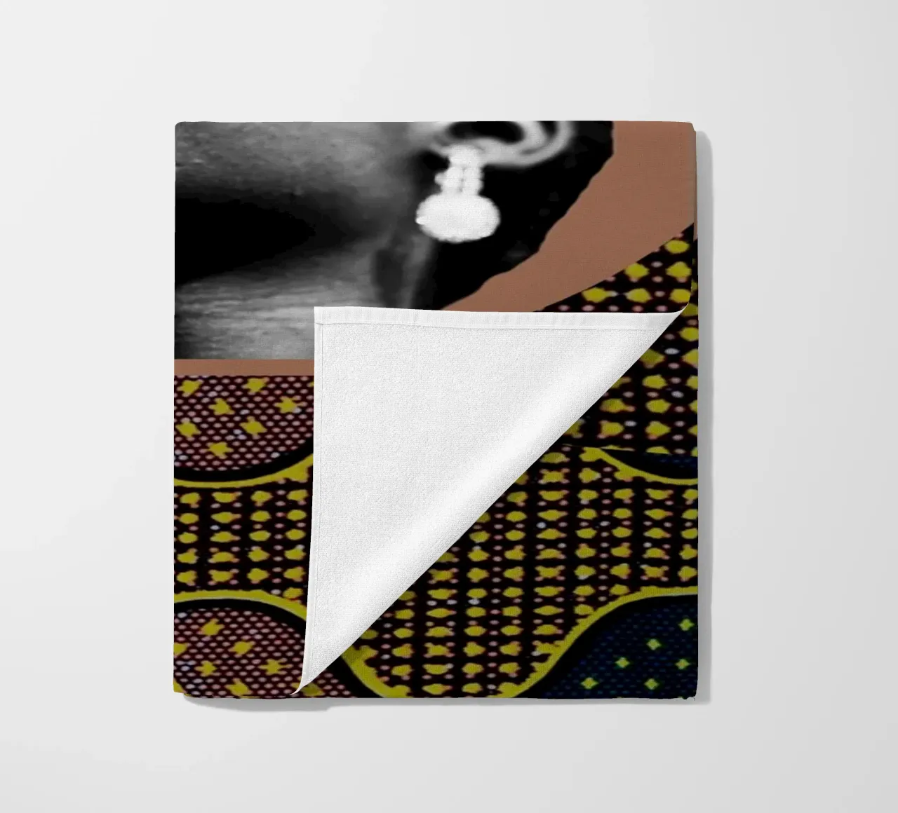 Afro Vistas beach towel by Mathudace Créas