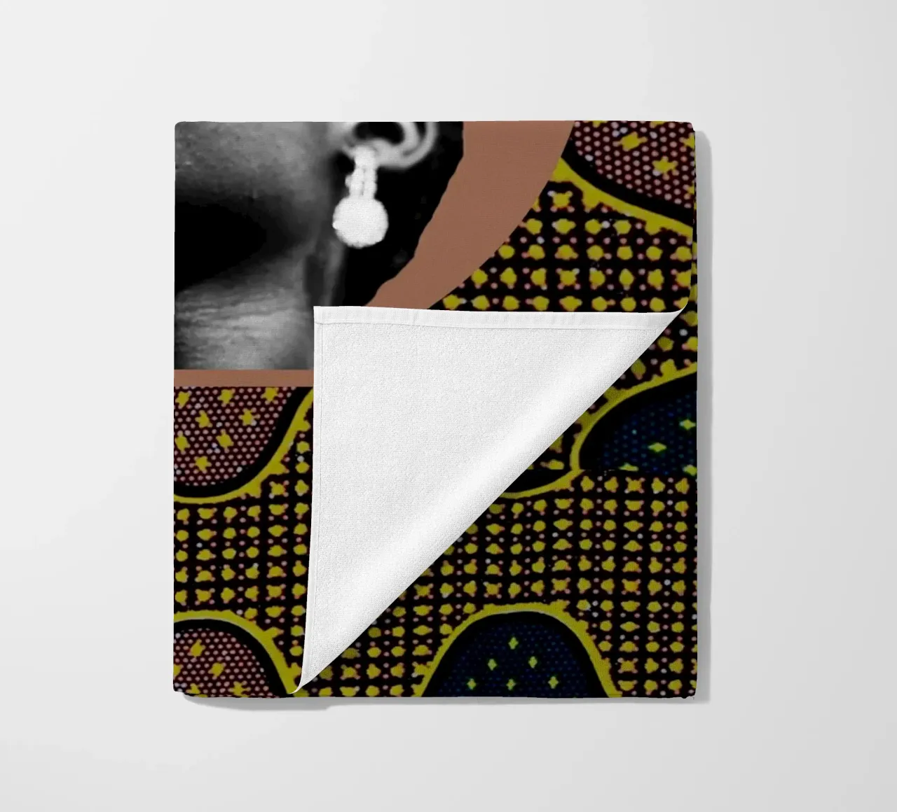 Afro Vistas beach towel by Mathudace Créas