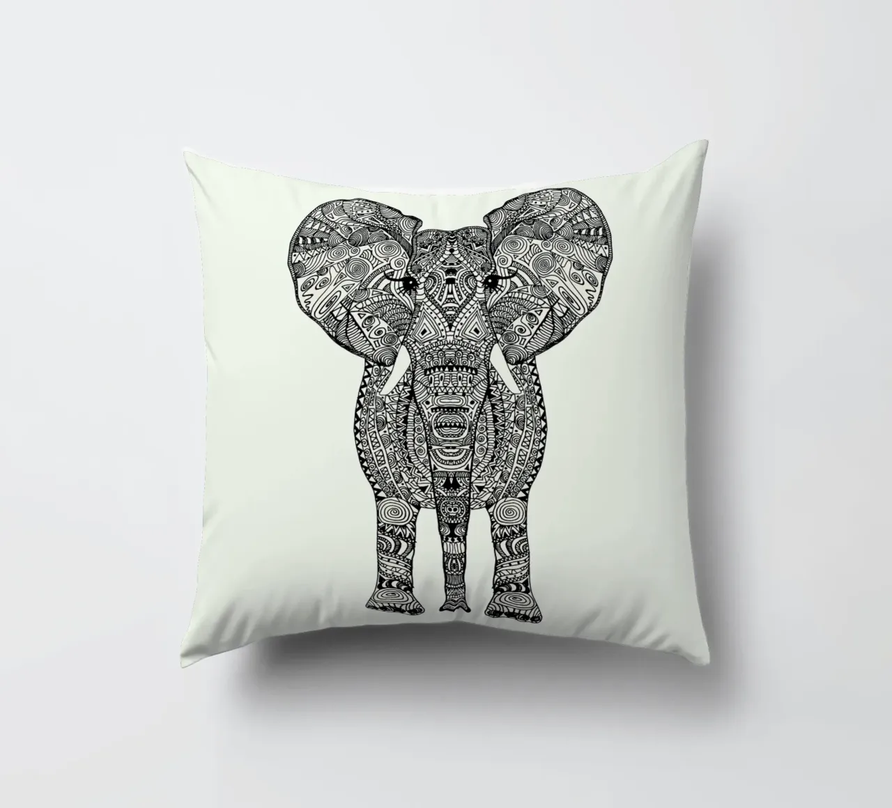 Aztec Elephant Tattoo Style cuscino da Monika Strigel