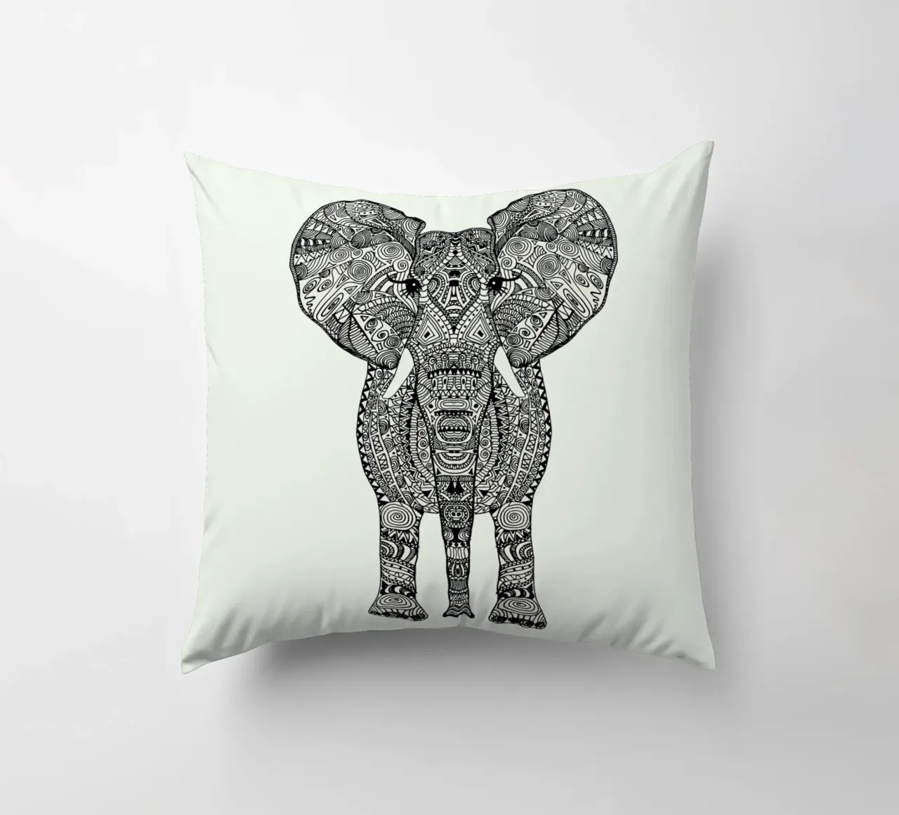 Aztec Elephant Tattoo Style cuscino da Monika Strigel
