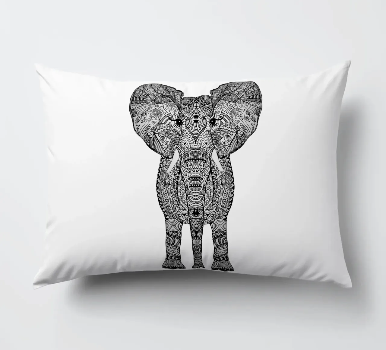 Aztec Elephant Tattoo Style cuscino da Monika Strigel